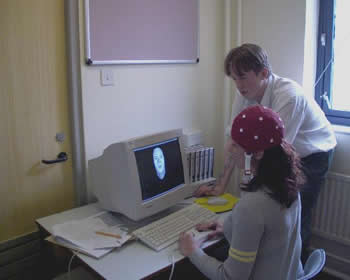 Εγκεφαλικό πείραμα με σκουφάκι ηλεκτροδίων